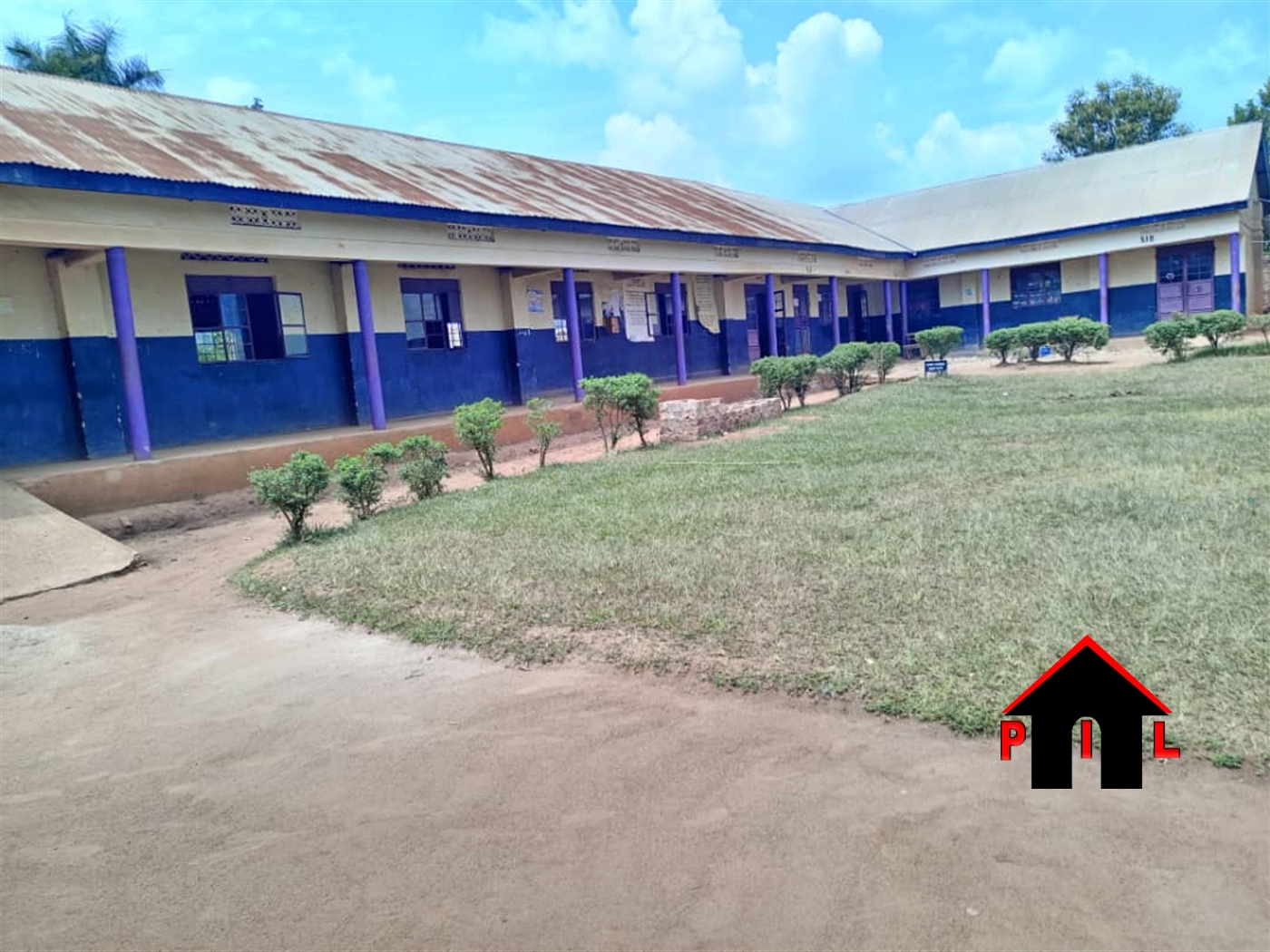 School for sale in Luweerotwn Luweero