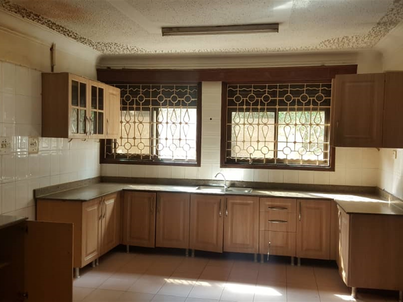 Mansion for rent in Muyenga Kampala