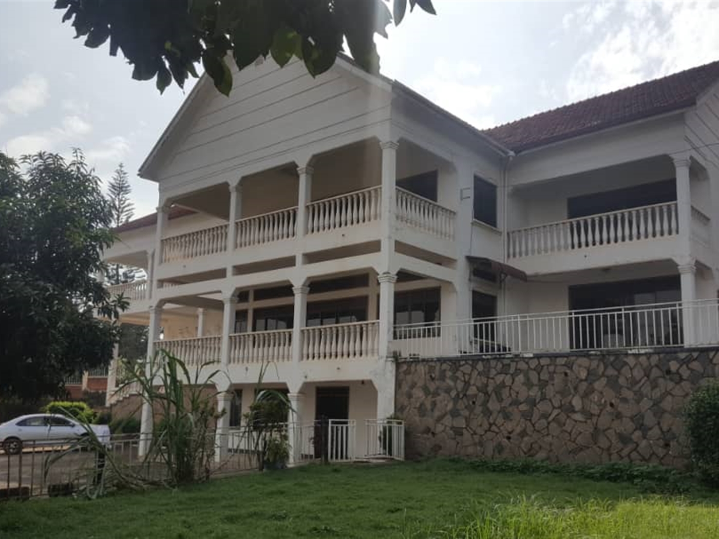 Mansion for rent in Muyenga Kampala