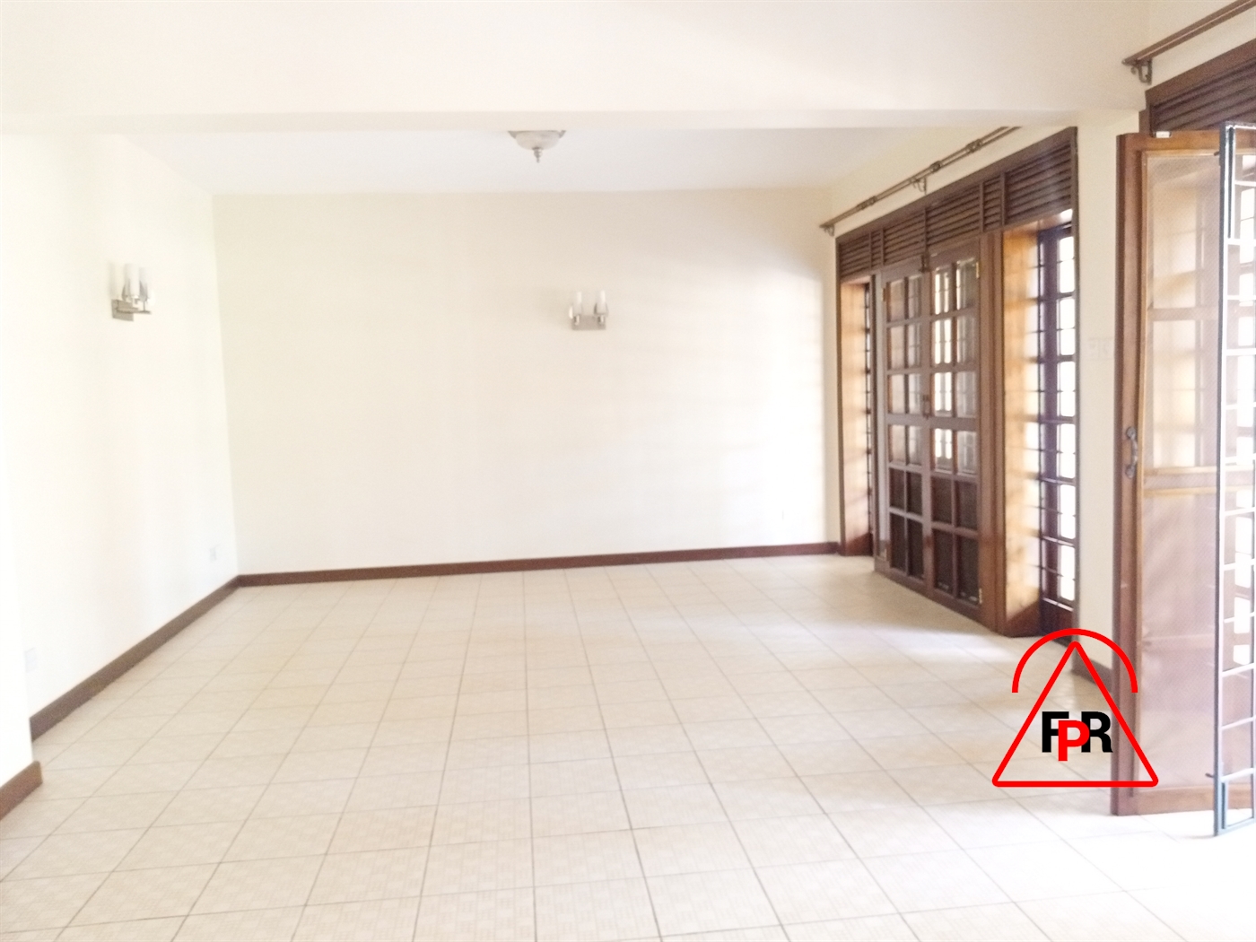 Semi Detached for rent in Bugoloobi Kampala