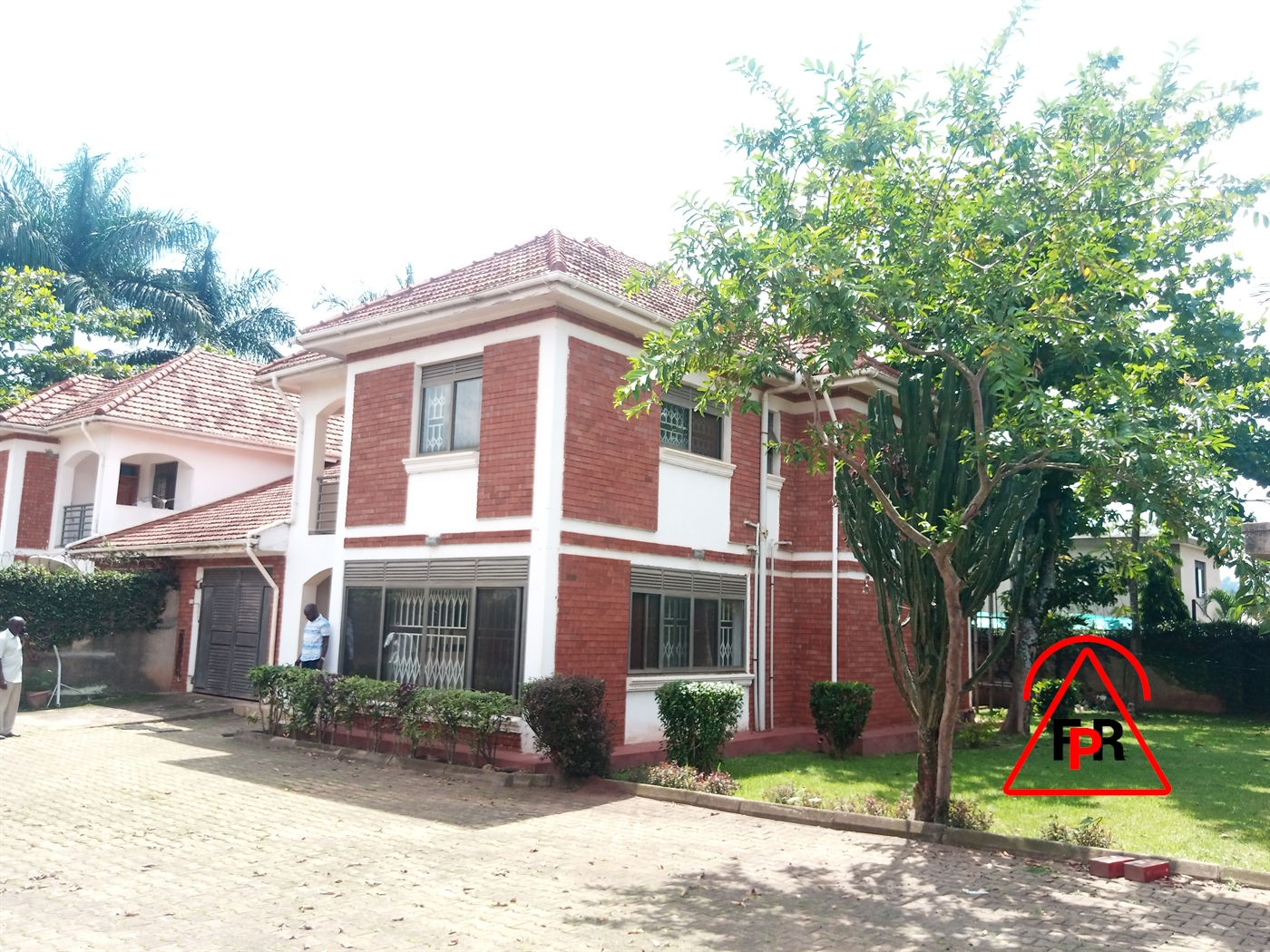 Storeyed house for rent in Bugoloobi Kampala