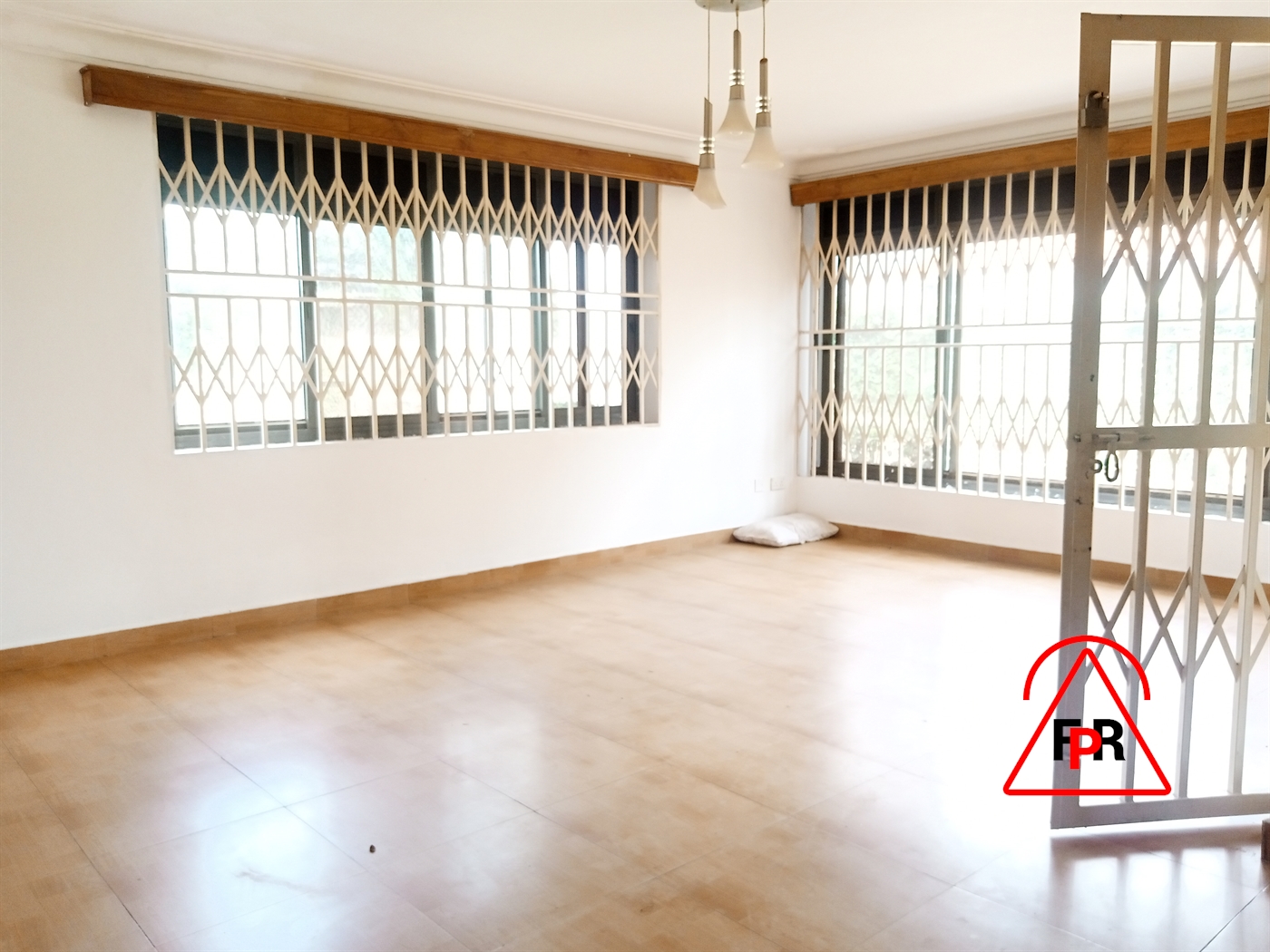 Storeyed house for rent in Bugoloobi Kampala