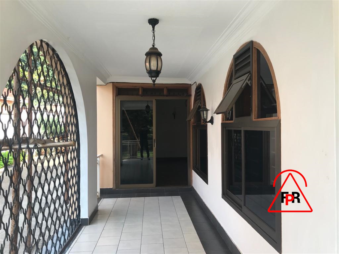 Mansion for rent in Bugoloobi Kampala