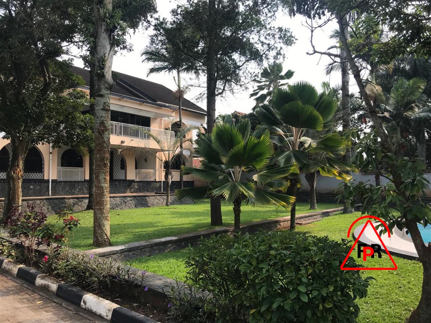 Mansion for rent in Bugoloobi Kampala