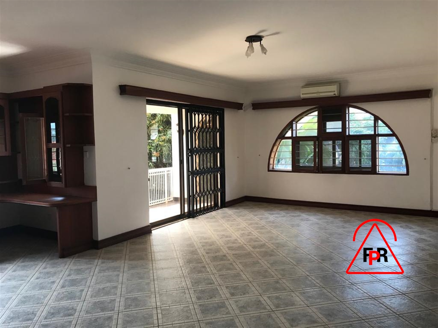 Mansion for rent in Bugoloobi Kampala