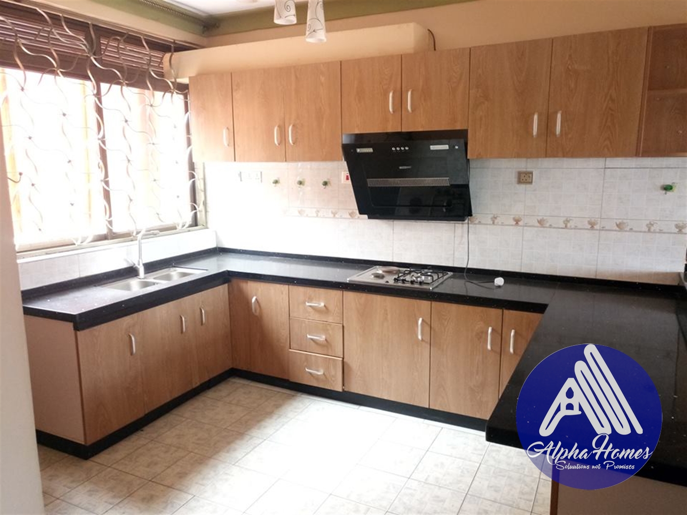 Duplex for rent in Kisaasi Kampala