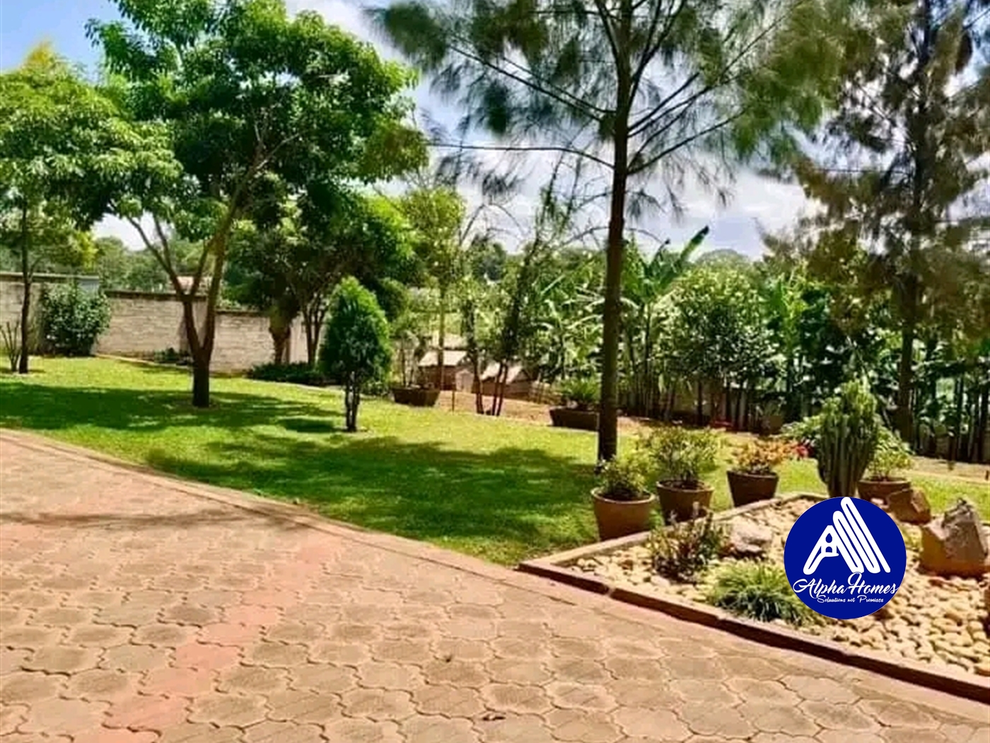 Mansion for sale in Kisaasi Kampala