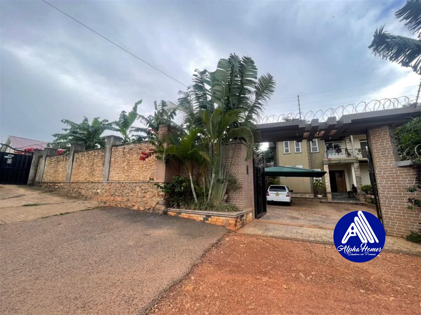 Storeyed house for sale in Kireka Wakiso