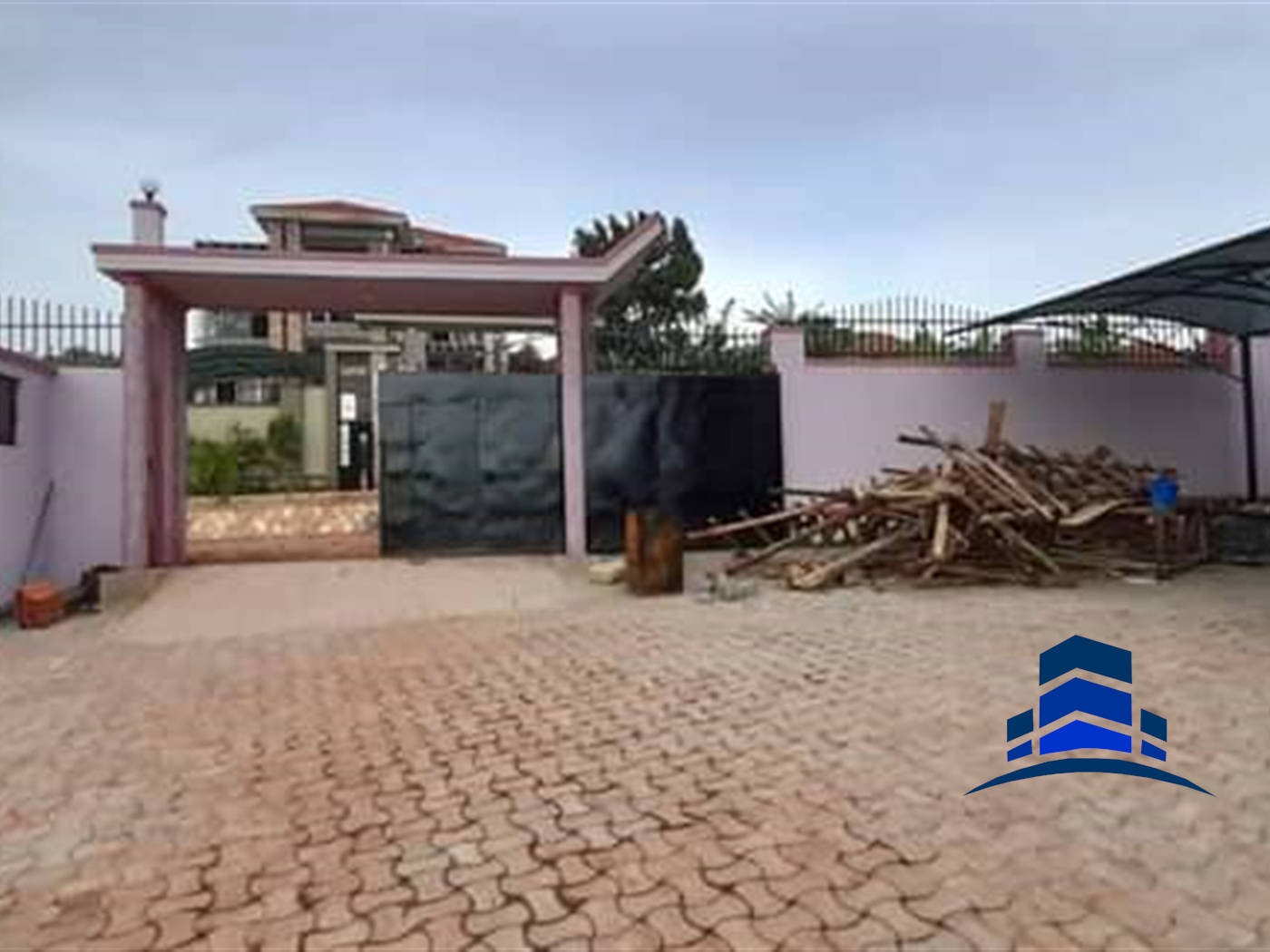 Mansion for sale in Bwebajja Wakiso