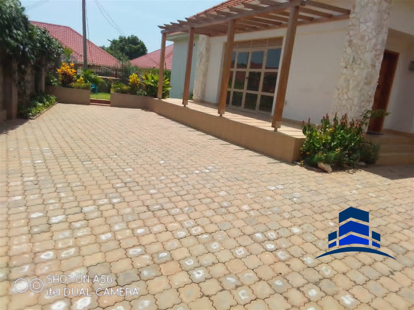 Villa for sale in Naalya Wakiso