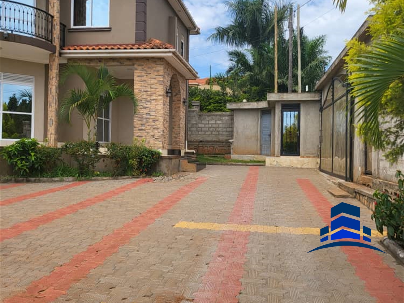 Mansion for sale in Kiwaatule Kampala