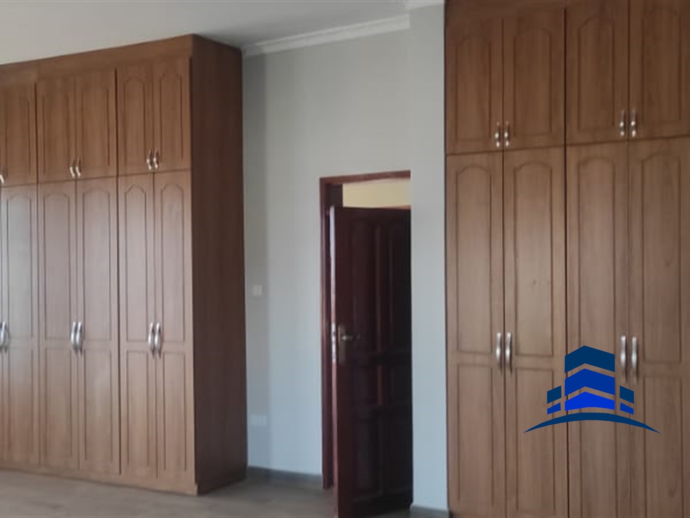 Villa for sale in Bwebajja Wakiso