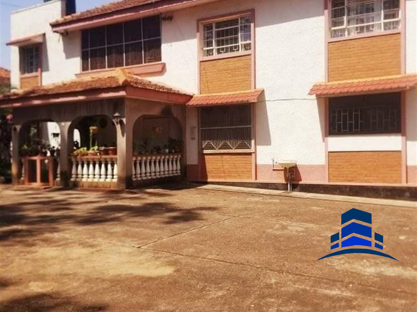 Villa for sale in Bugoloobi Kampala