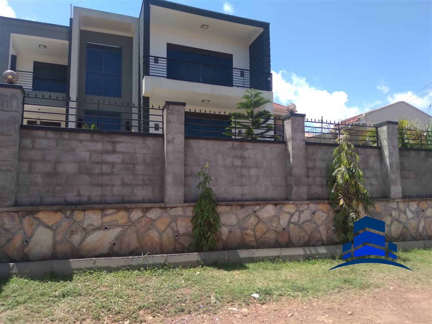 Villa for sale in Seguku Wakiso