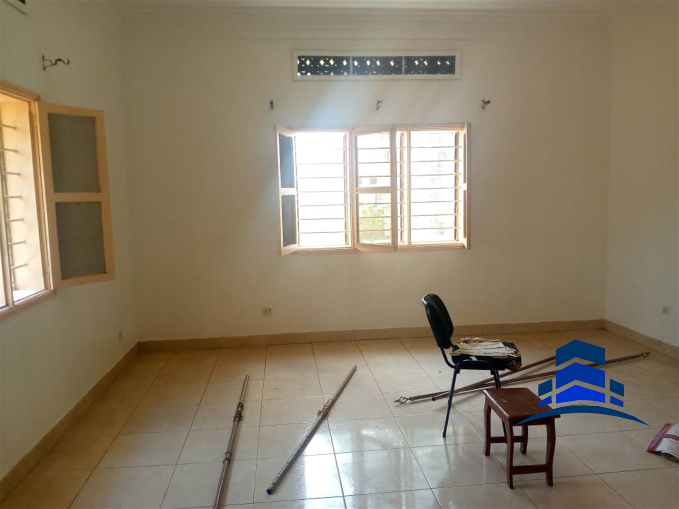 Bungalow for rent in Bugoloobi Kampala