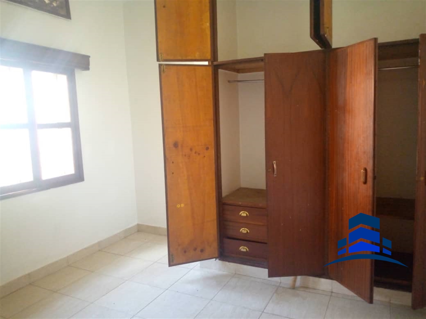 Bungalow for rent in Bugoloobi Kampala