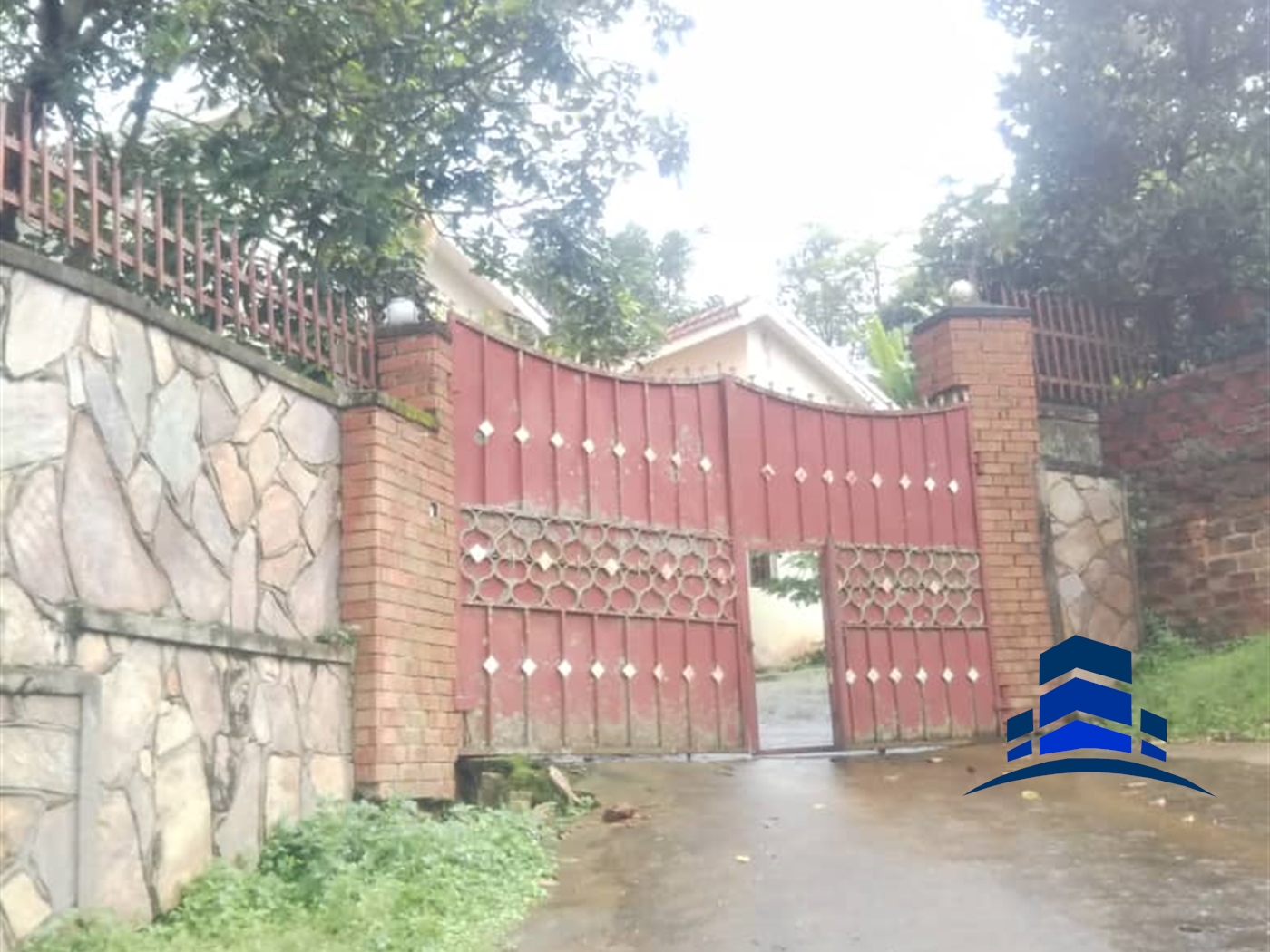 Villa for sale in Seguku Wakiso