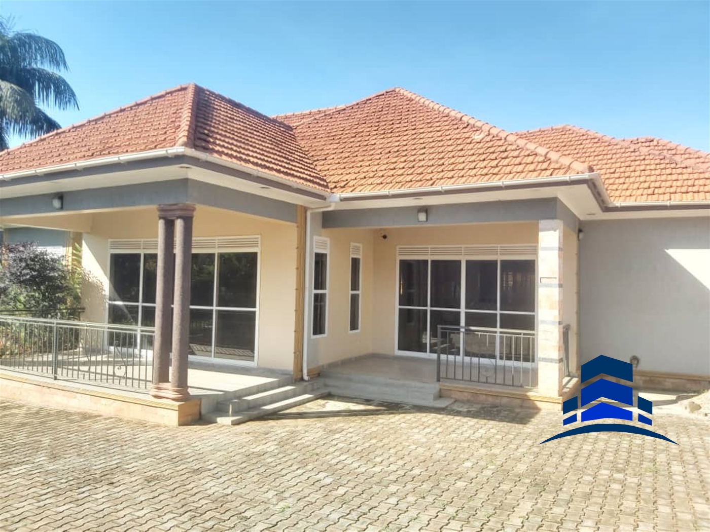 Villa for sale in Bwebajja Wakiso