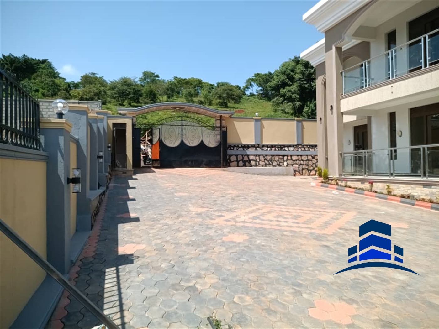 Villa for sale in Bwebajja Wakiso