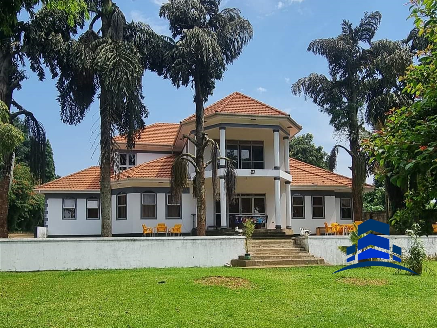 Storeyed house for sale in Kituburu Wakiso