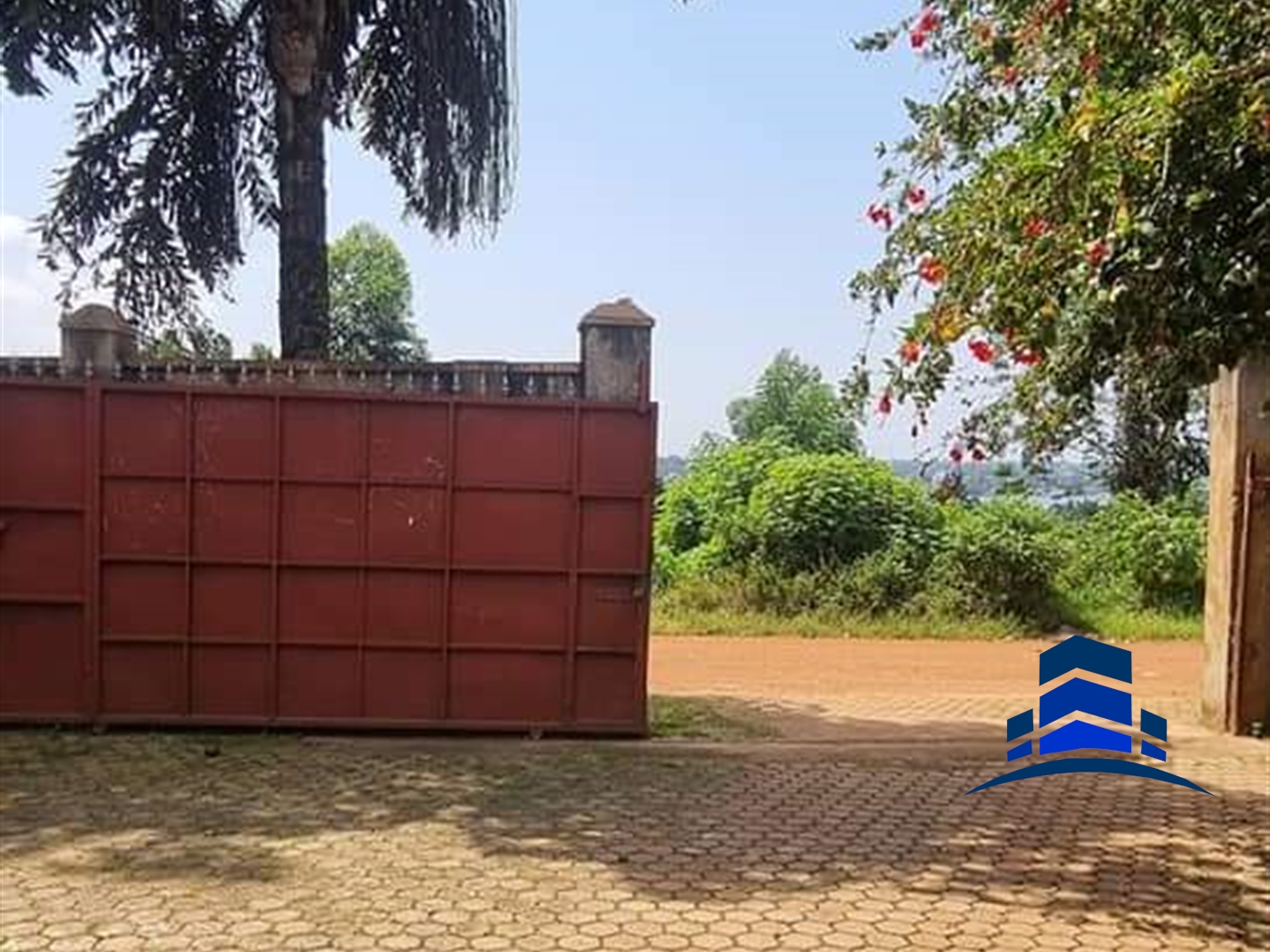 Storeyed house for sale in Kituburu Wakiso