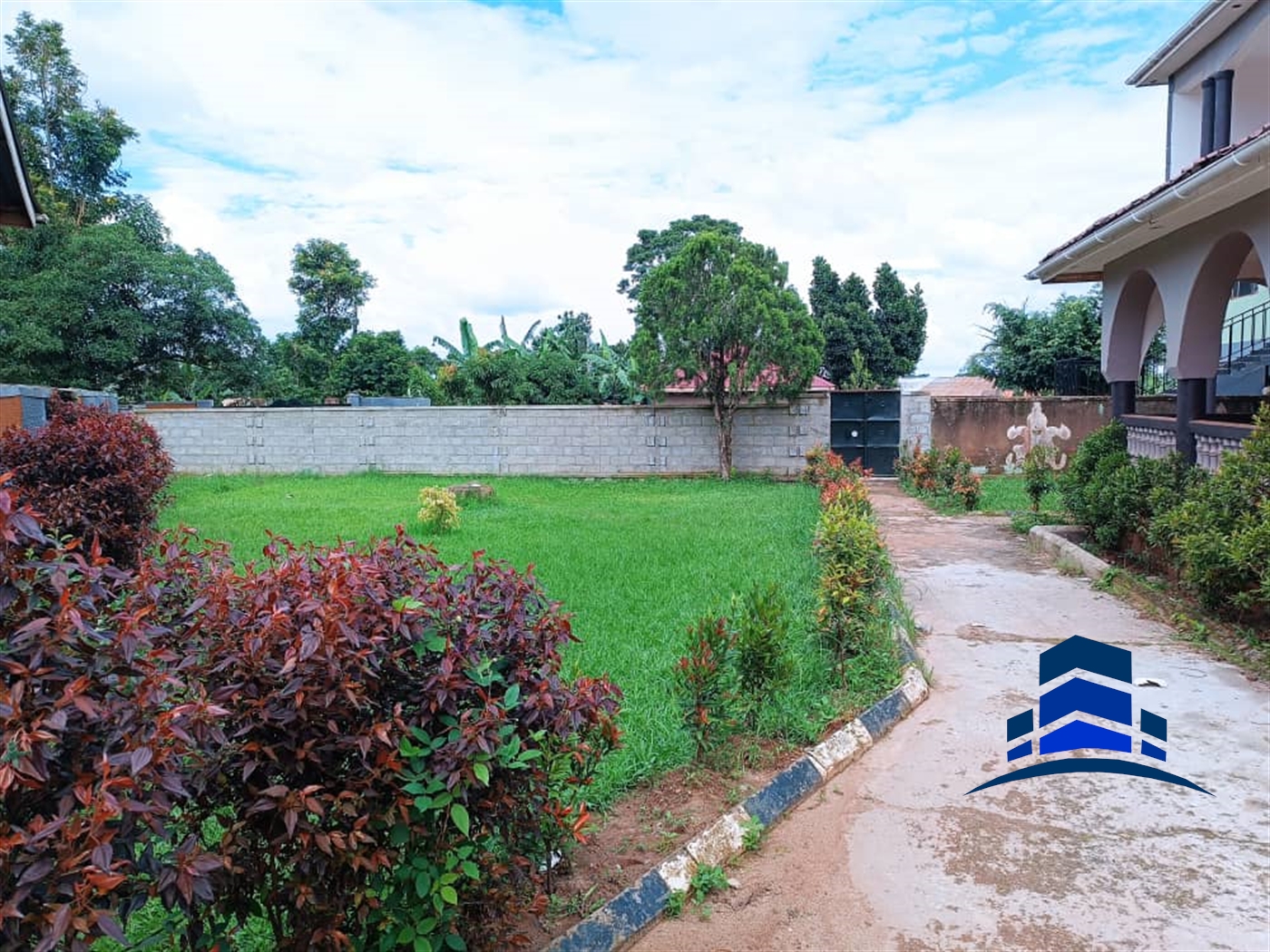 Storeyed house for sale in Kasangati Wakiso