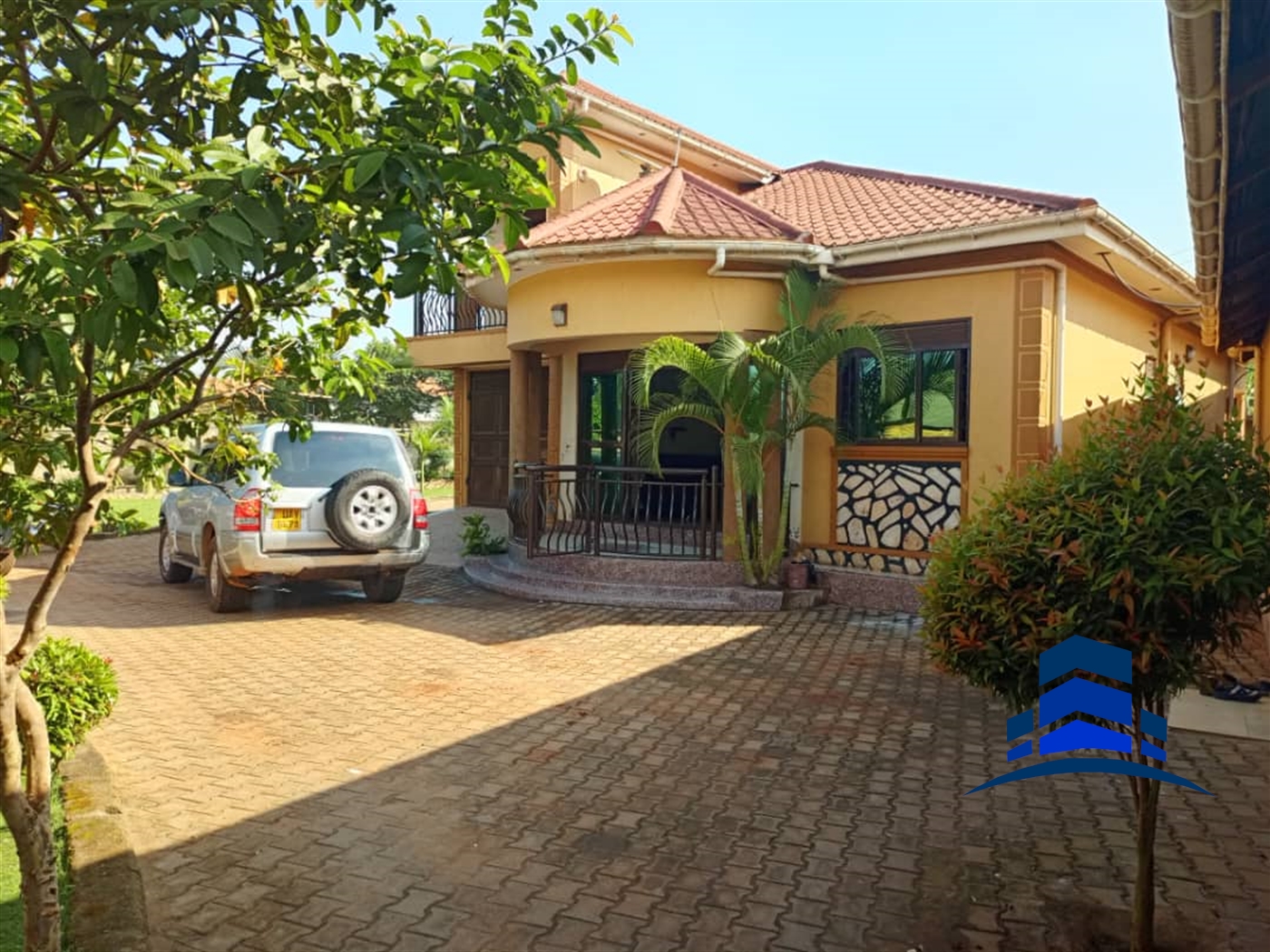 Storeyed house for sale in Wakisocenter Wakiso