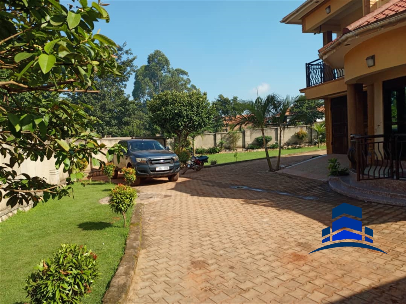 Storeyed house for sale in Wakisocenter Wakiso