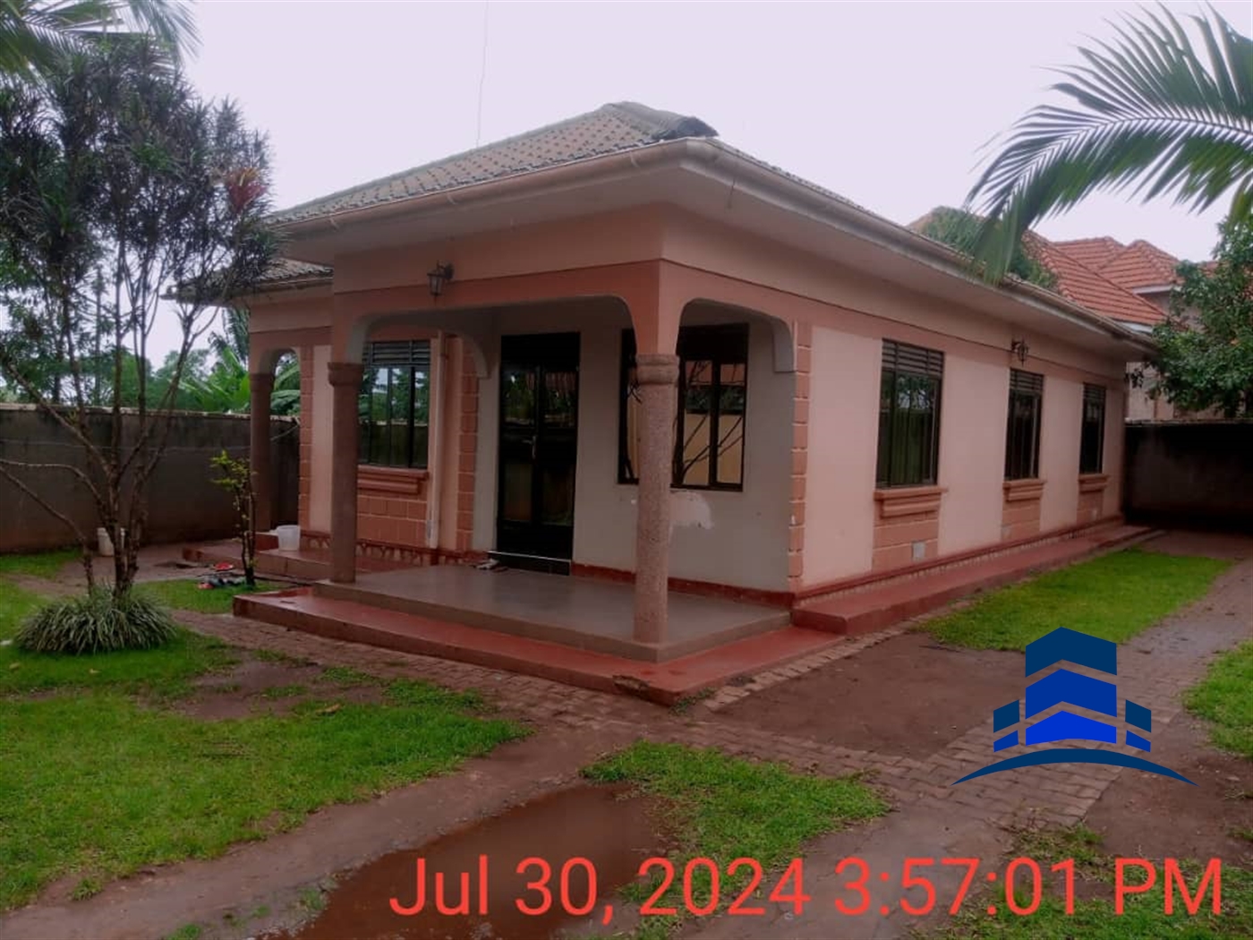 Storeyed house for sale in Nakweelo Wakiso