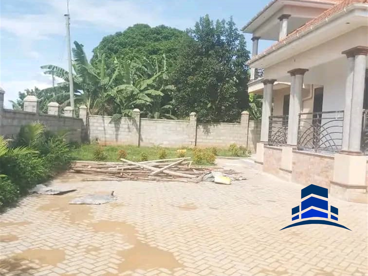 Storeyed house for sale in Kitende Wakiso