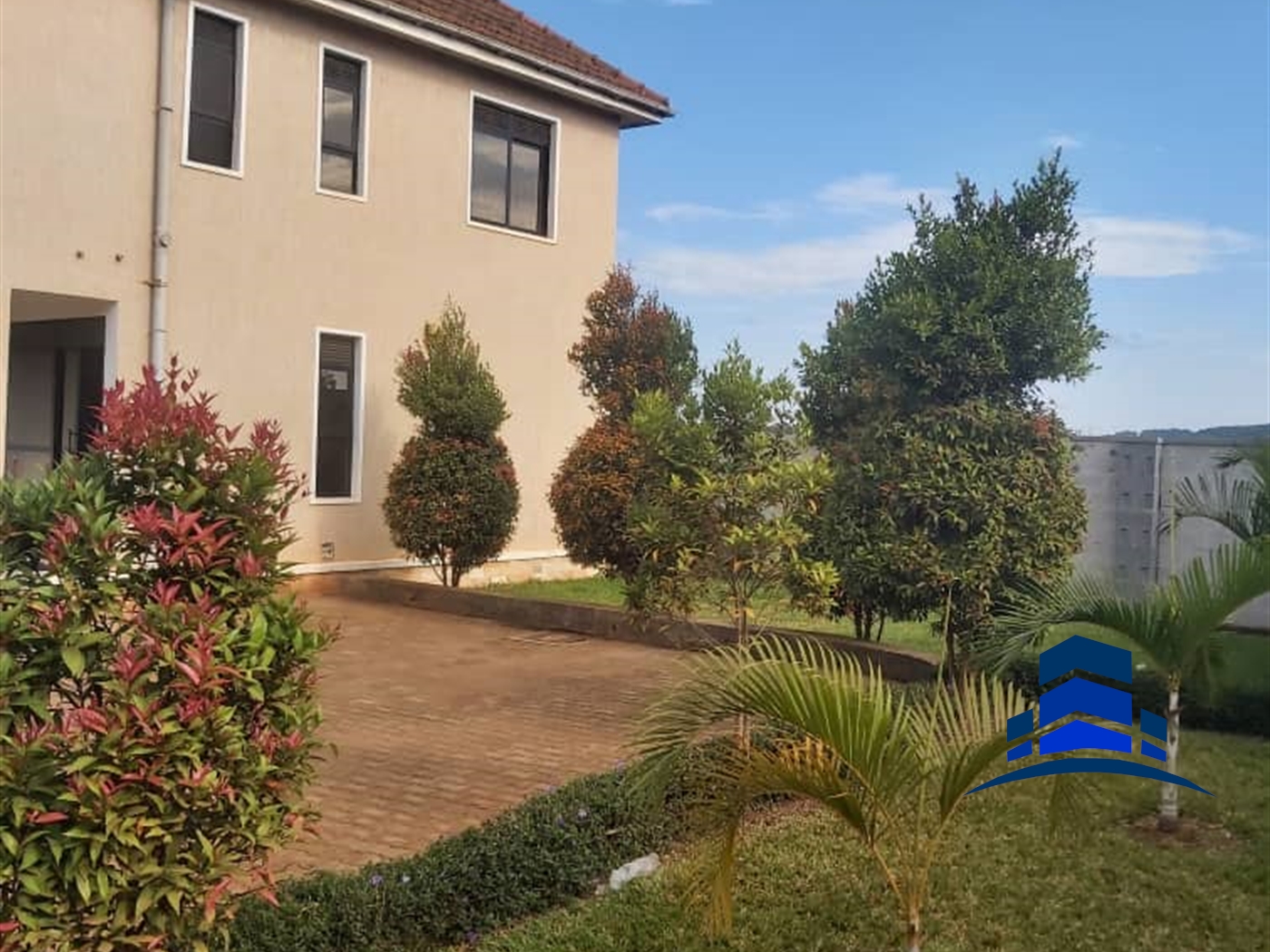 Storeyed house for sale in Kitende Wakiso