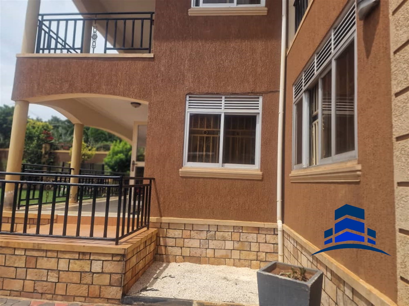 Mansion for sale in Bwebajja Wakiso