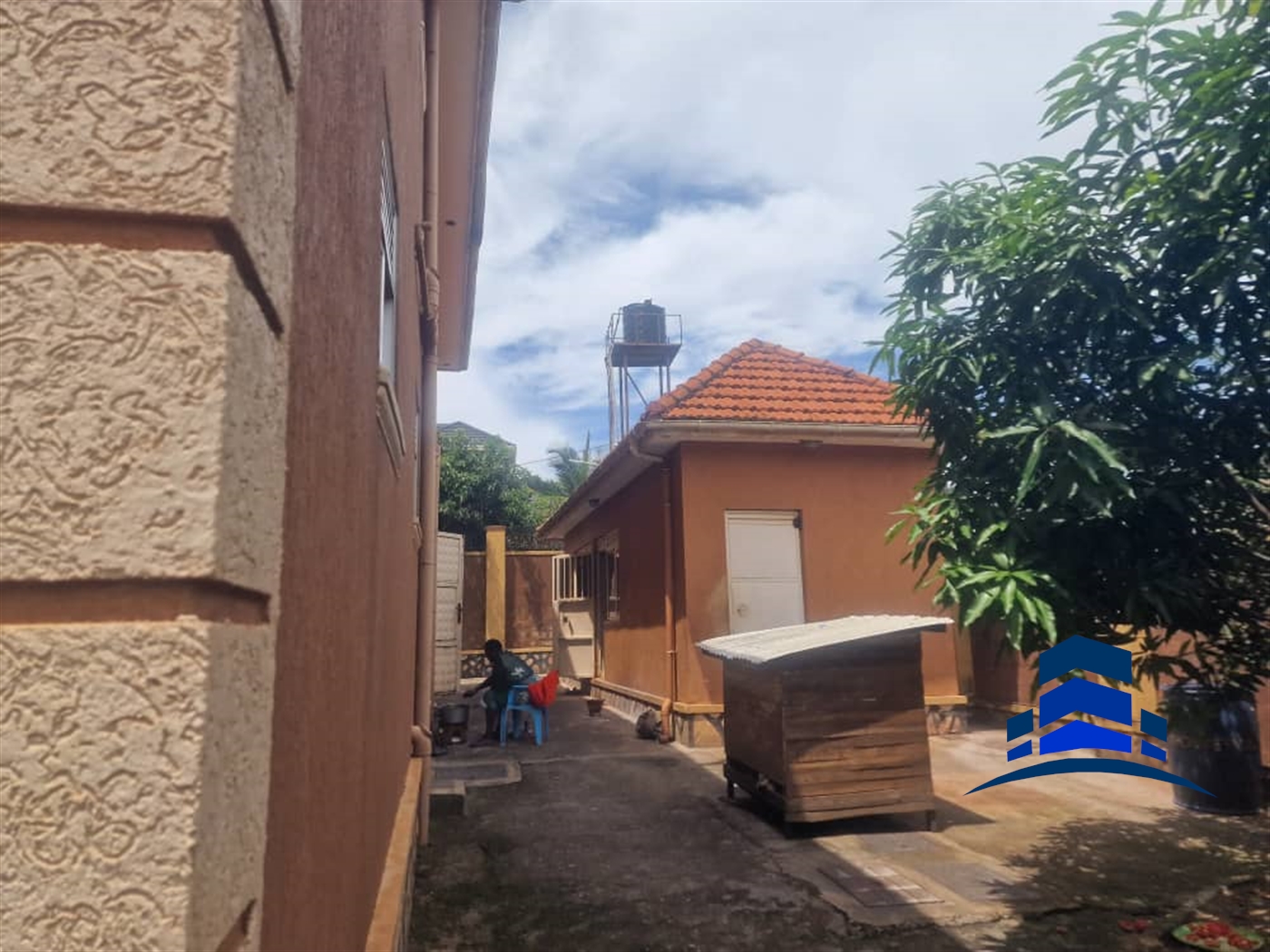 Mansion for sale in Bwebajja Wakiso