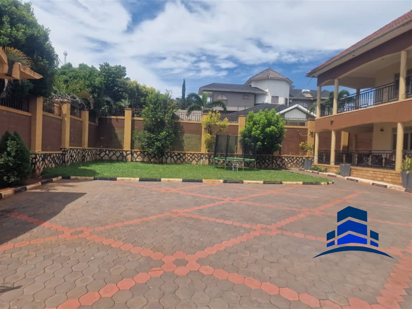 Mansion for sale in Bwebajja Wakiso