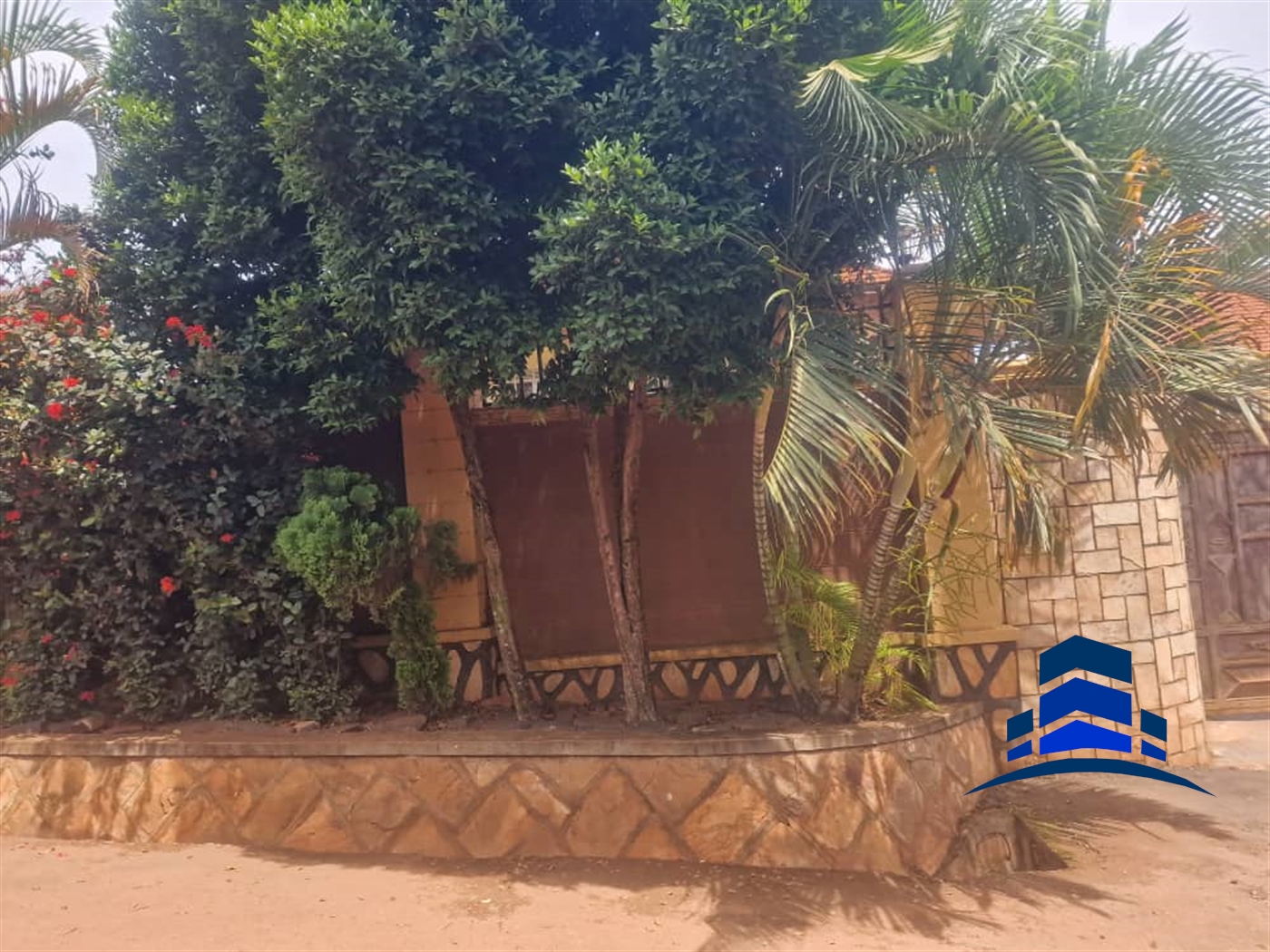 Mansion for sale in Bwebajja Wakiso