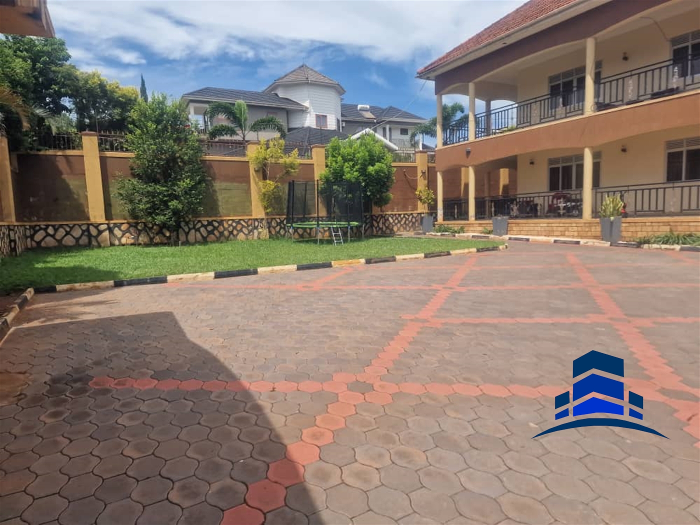 Mansion for sale in Bwebajja Wakiso