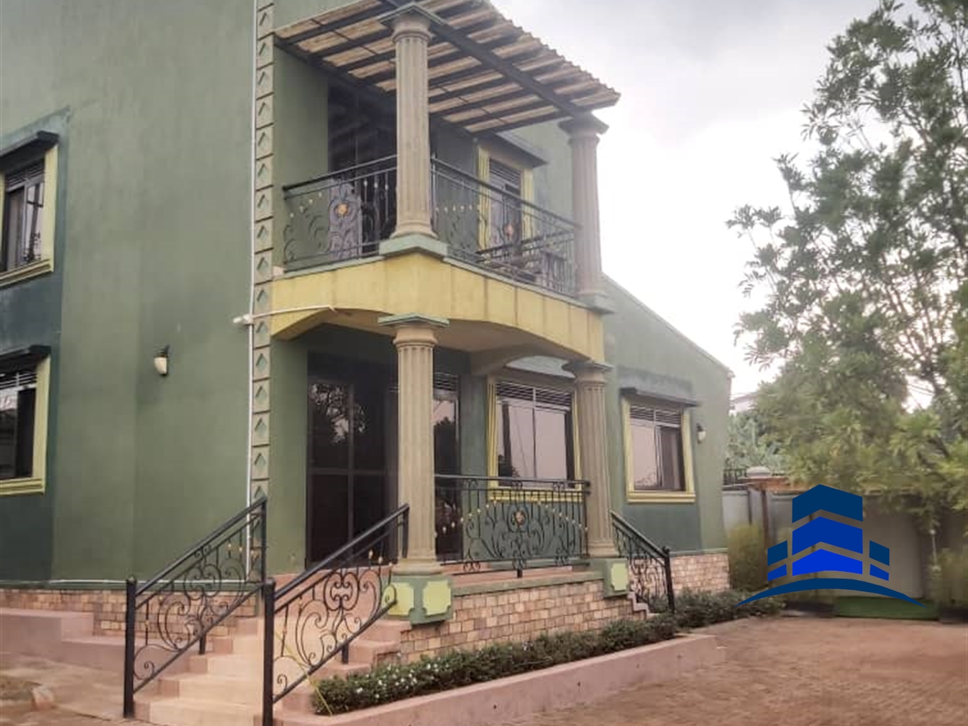 Storeyed house for sale in Mutungo Wakiso