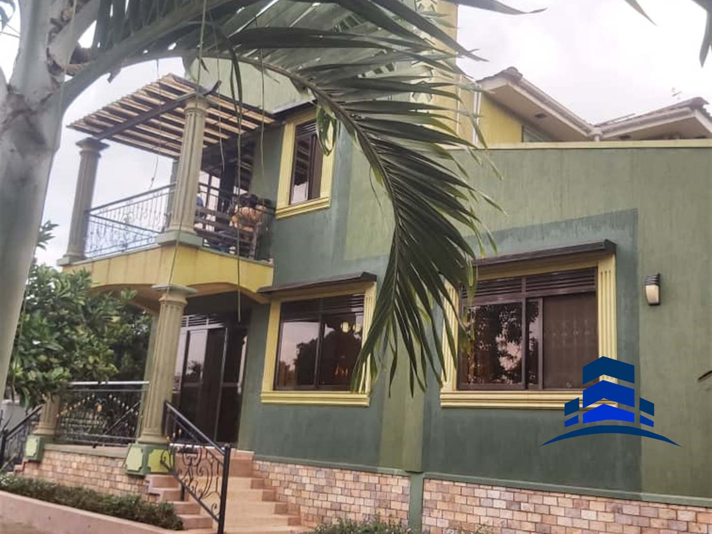 Storeyed house for sale in Mutungo Wakiso