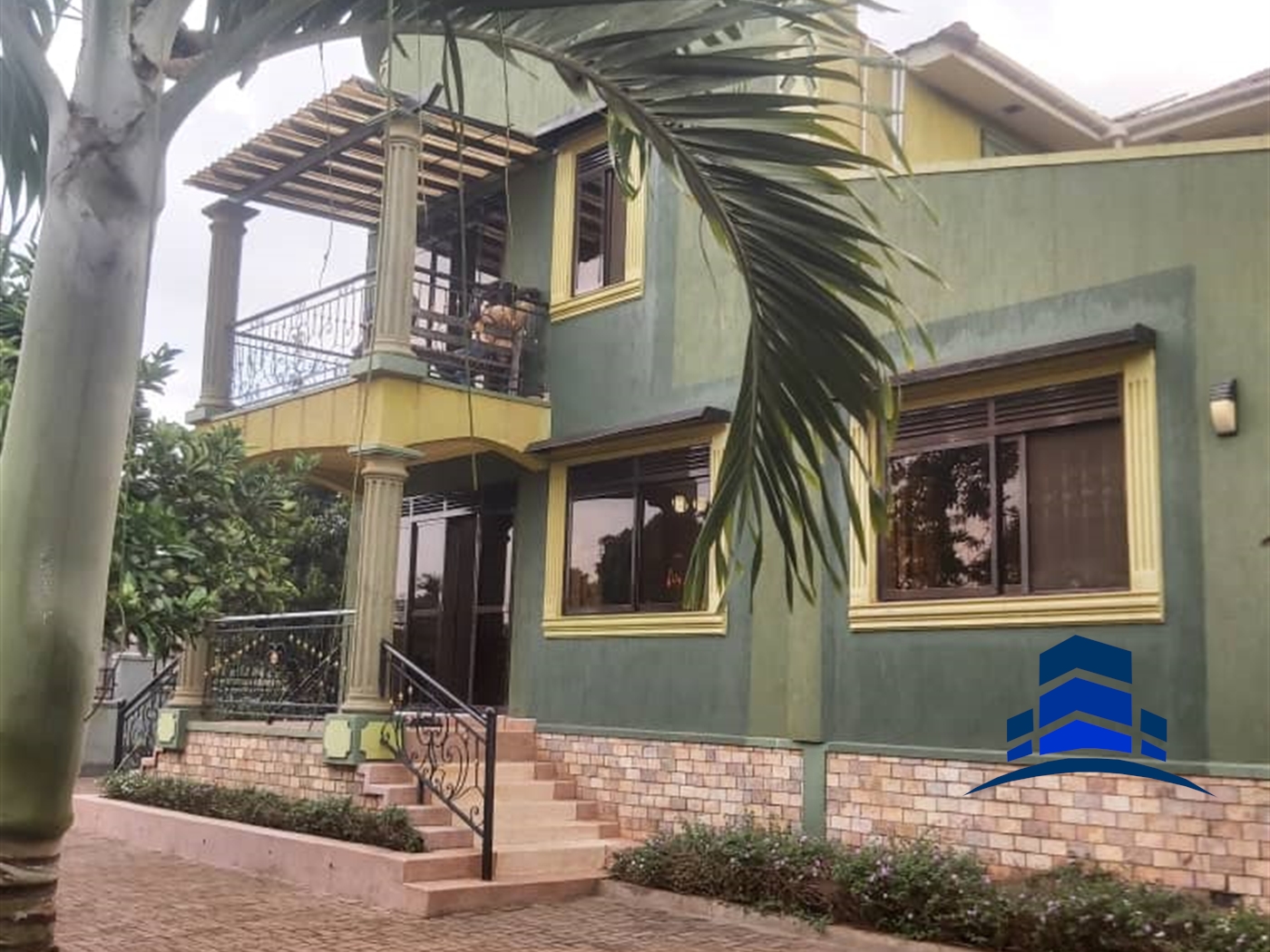 Storeyed house for sale in Mutungo Wakiso