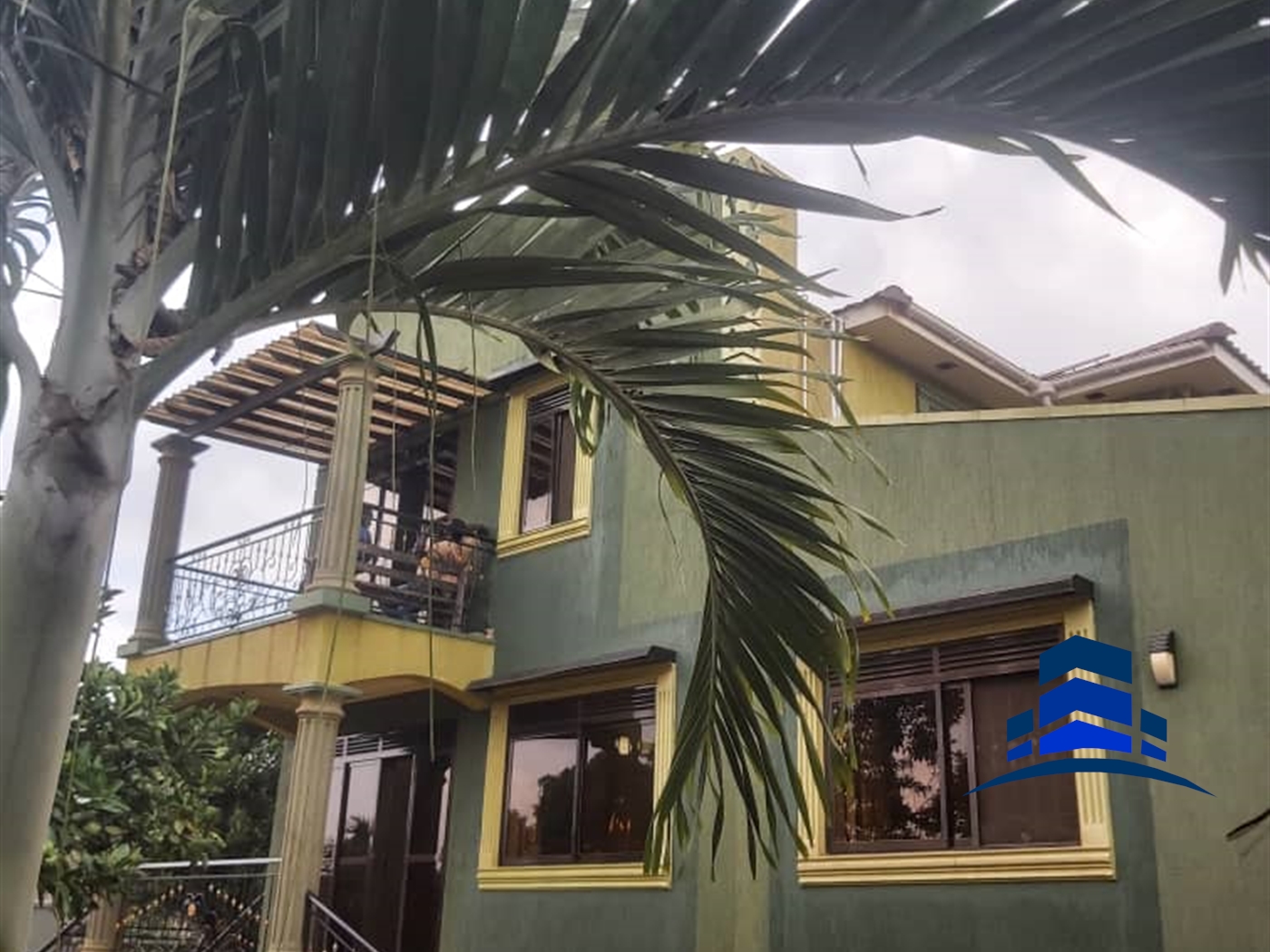 Storeyed house for sale in Mutungo Wakiso