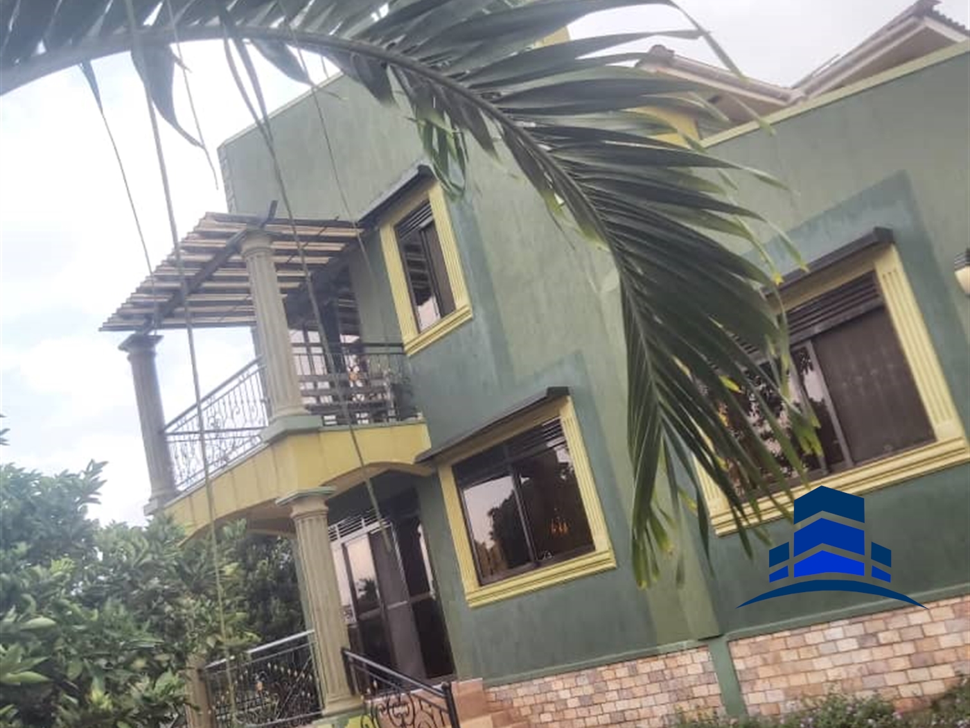 Storeyed house for sale in Mutungo Wakiso