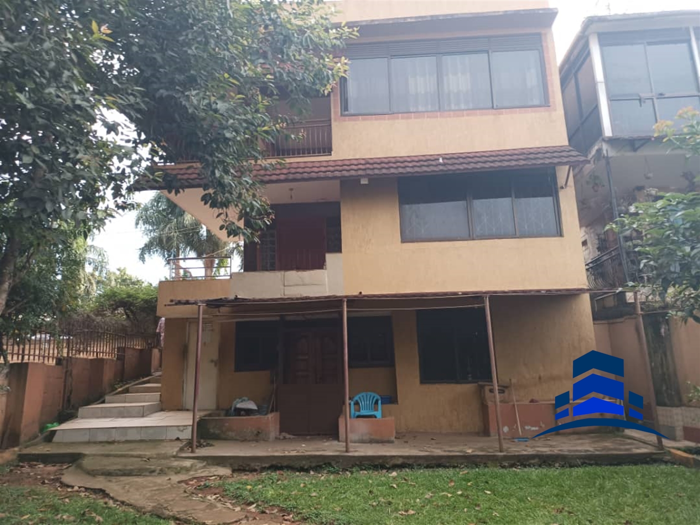 Storeyed house for sale in Kamwokya Kampala