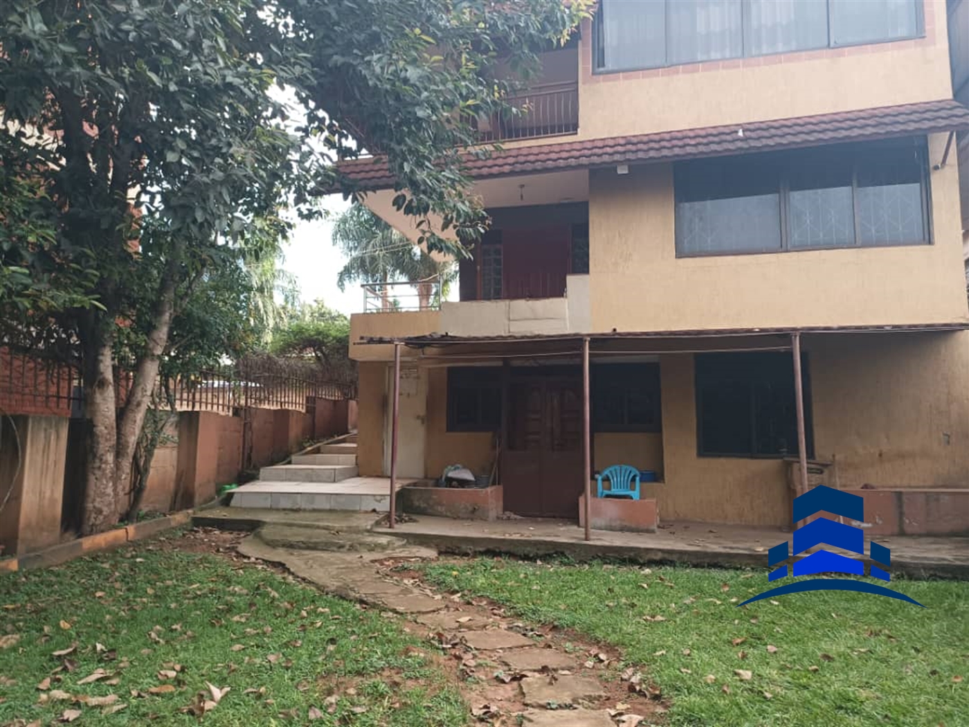 Storeyed house for sale in Kamwokya Kampala