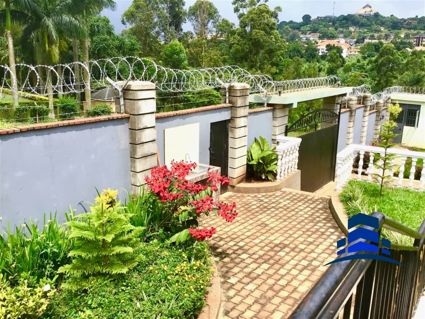 Storeyed house for sale in Bwebajja Wakiso