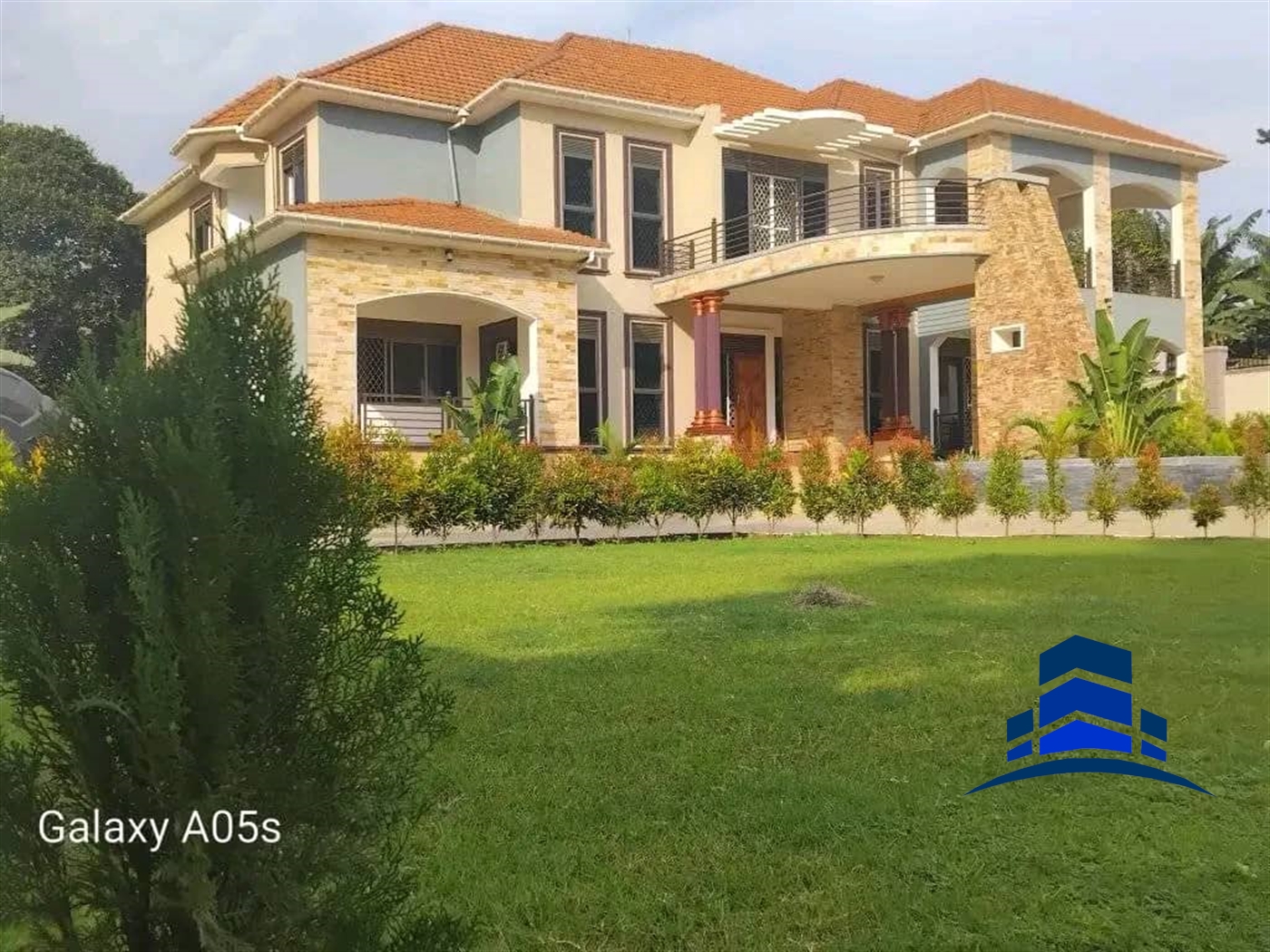 Mansion for sale in Nakweelo Wakiso