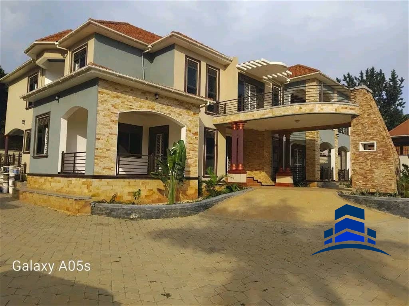 Mansion for sale in Nakweelo Wakiso