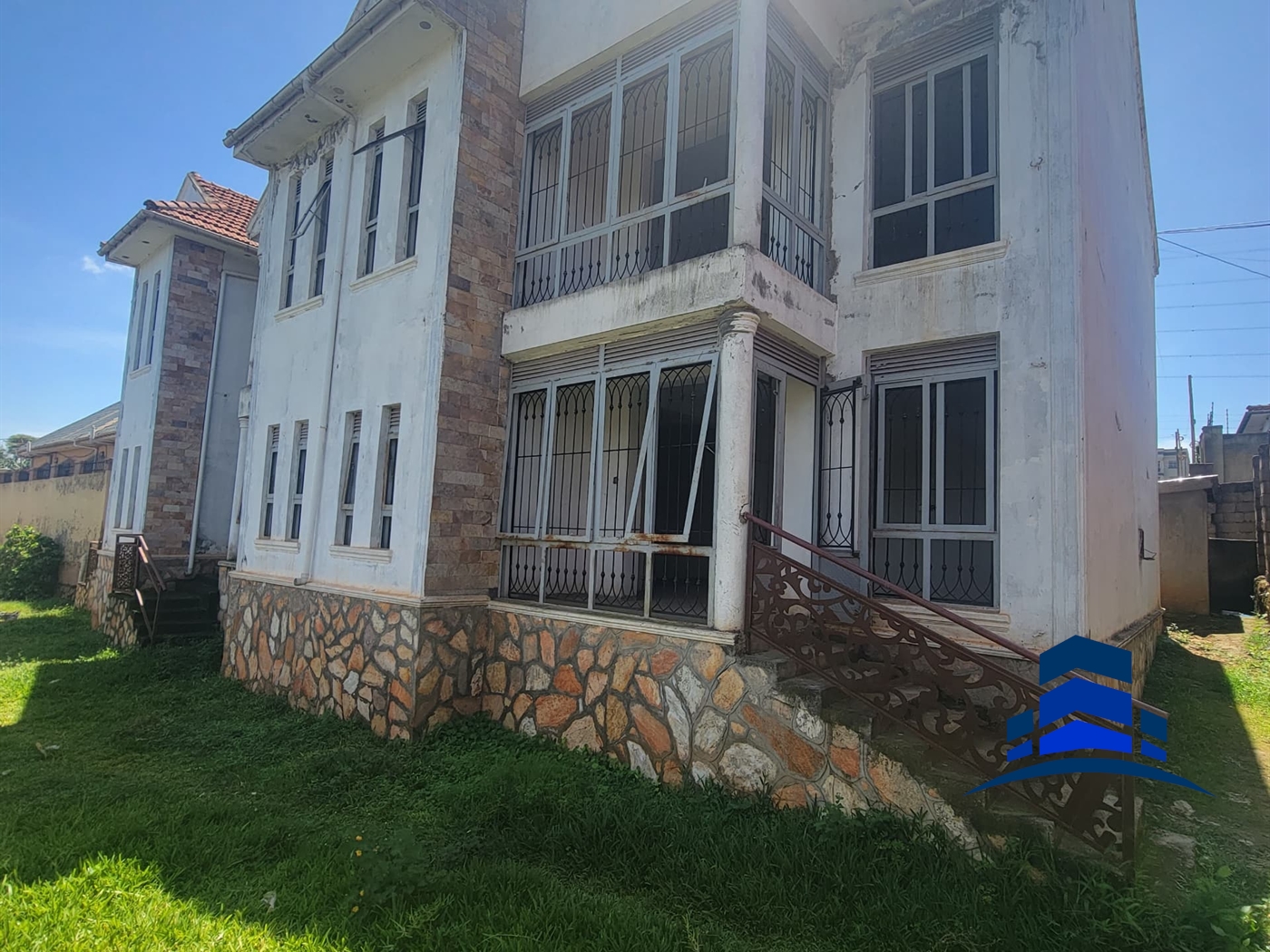 Duplex for sale in Kyanga Kampala