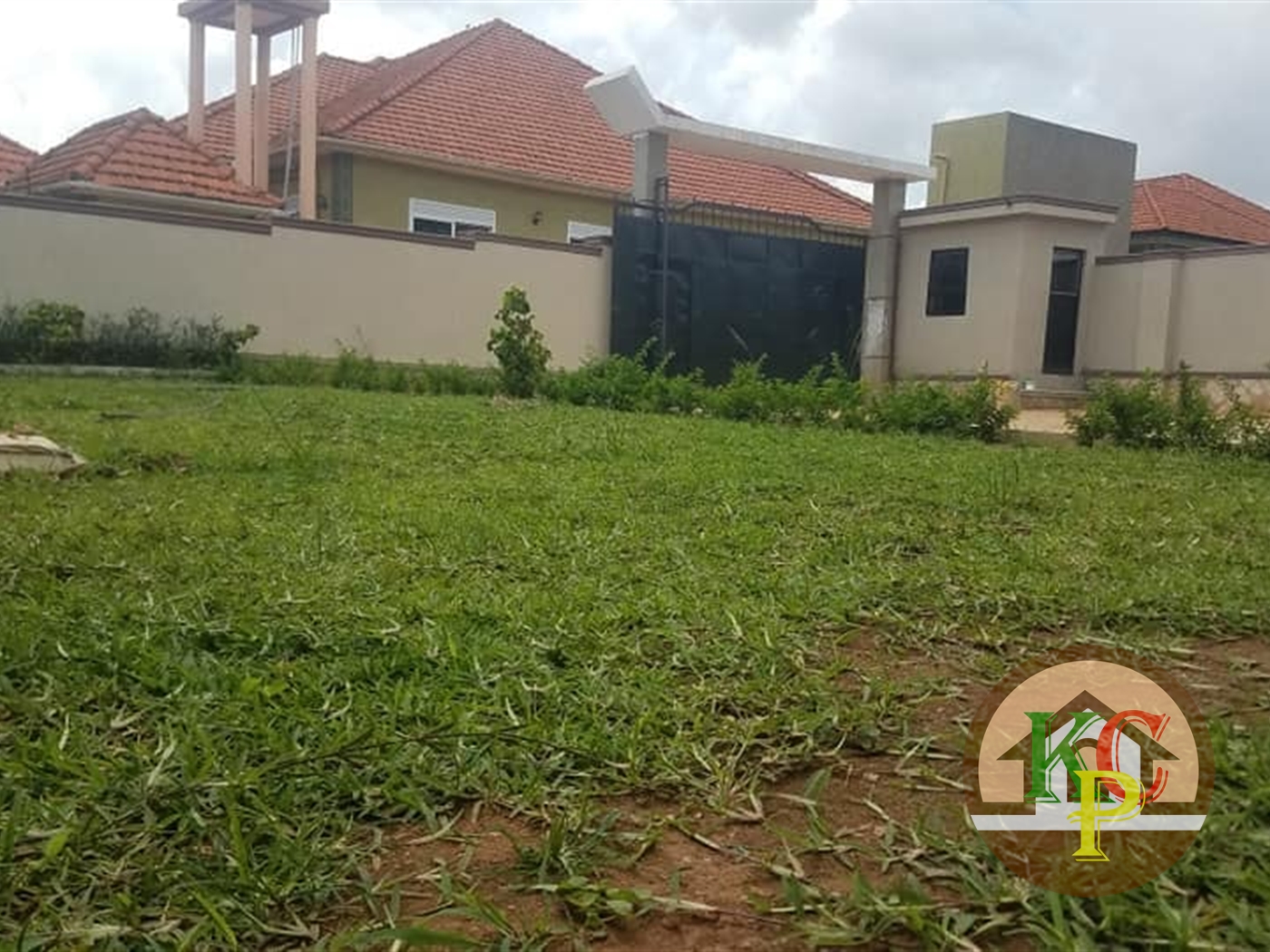 Mansion for sale in Kira Wakiso