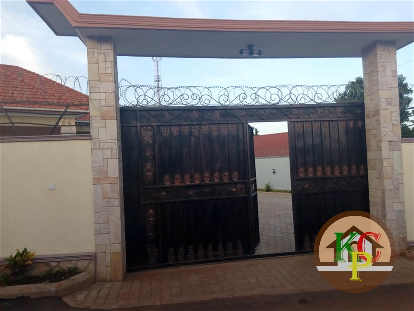 Bungalow for sale in Kitende Wakiso