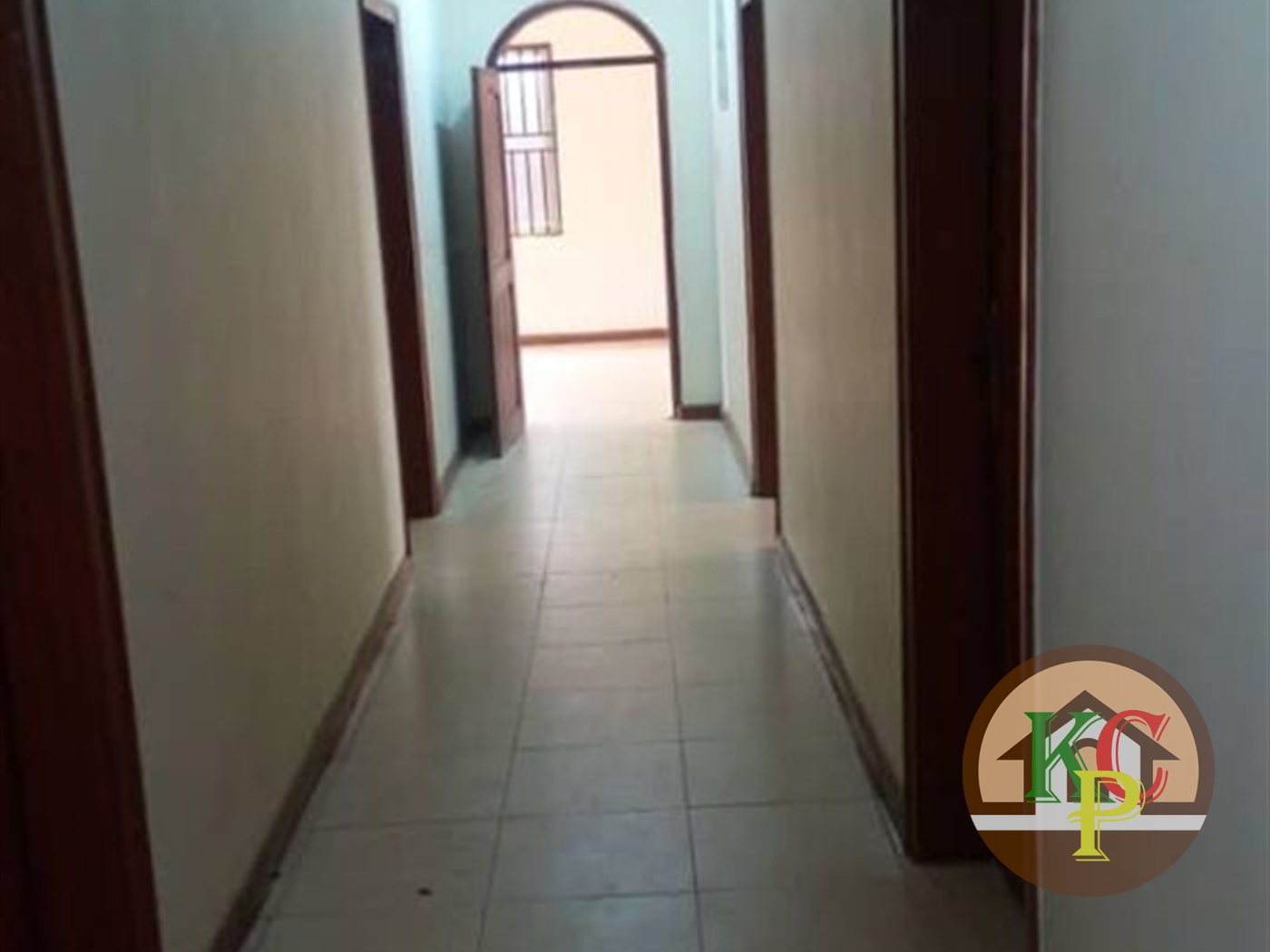 Shop for rent in Kamwokya Kampala